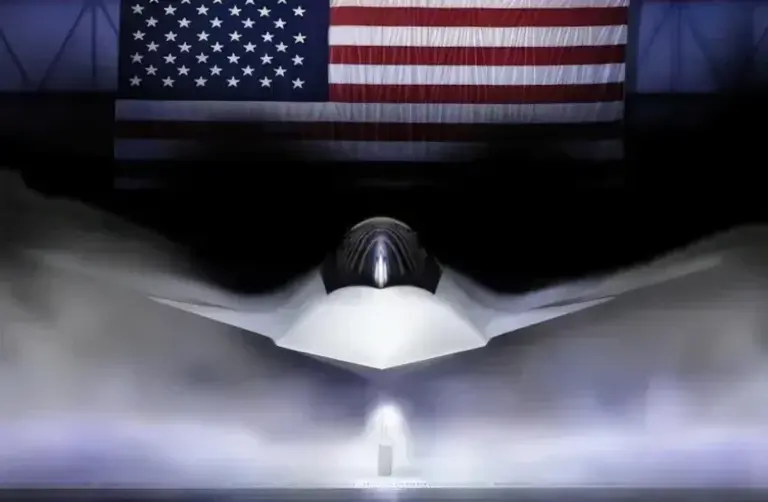 _NOALCOMUNISMO's tweet photo. 'Nada en el mundo se le compara': EE. UU. presenta el nuevo avión de combate F-47 "Estoy emocionado de anunciar que, bajo mi dirección, la Fuerza Aérea de los Estados Unidos está avanzando con el primer avión de combate de sexta generación del mundo", dijo Trump en la Casa Blanca https://t.co/1l5LPrE8JV