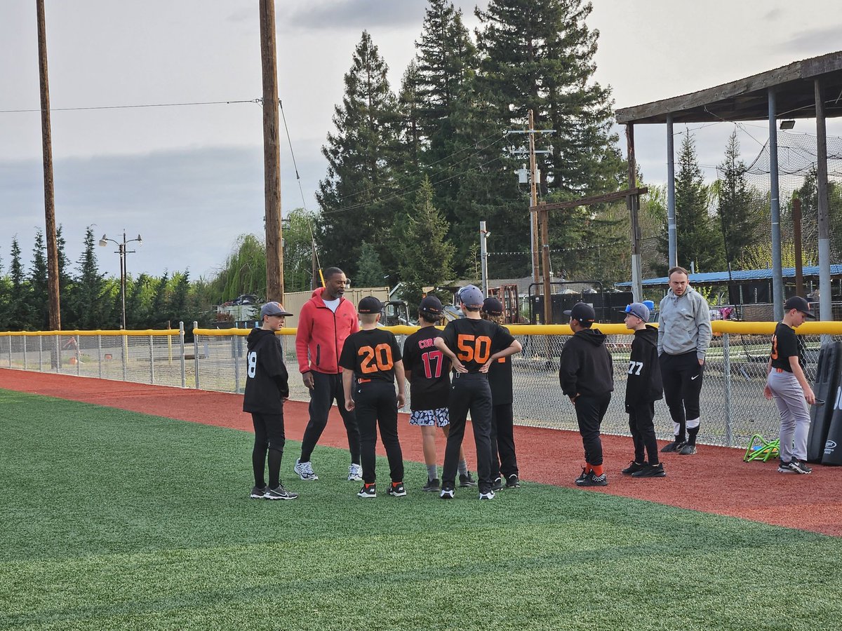 BulldogBC's tweet photo. Friday night was our first of several Bulldog Night at The Farm! Baseball/Softball training, strength &amp; agility, burgers &amp; dogs, family and friends. Great Friday night! 
#Bulldogbaseball
#Bulldogsoftball https://t.co/y1P517rukm