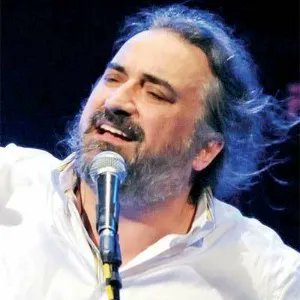 İyi ki tanımışım, çalışmışım diyeceğim ender sanatçılardan... Bir kere bile ne üzdü, ne de kırdı... Herkese yeten yüce kalbin, sana mı yetmedi😞 Tanımayanlar çok şey kaybetti, tanıyanlar daha çok kaybetti... Mekanın cennet olsun🙏 #volkankonak