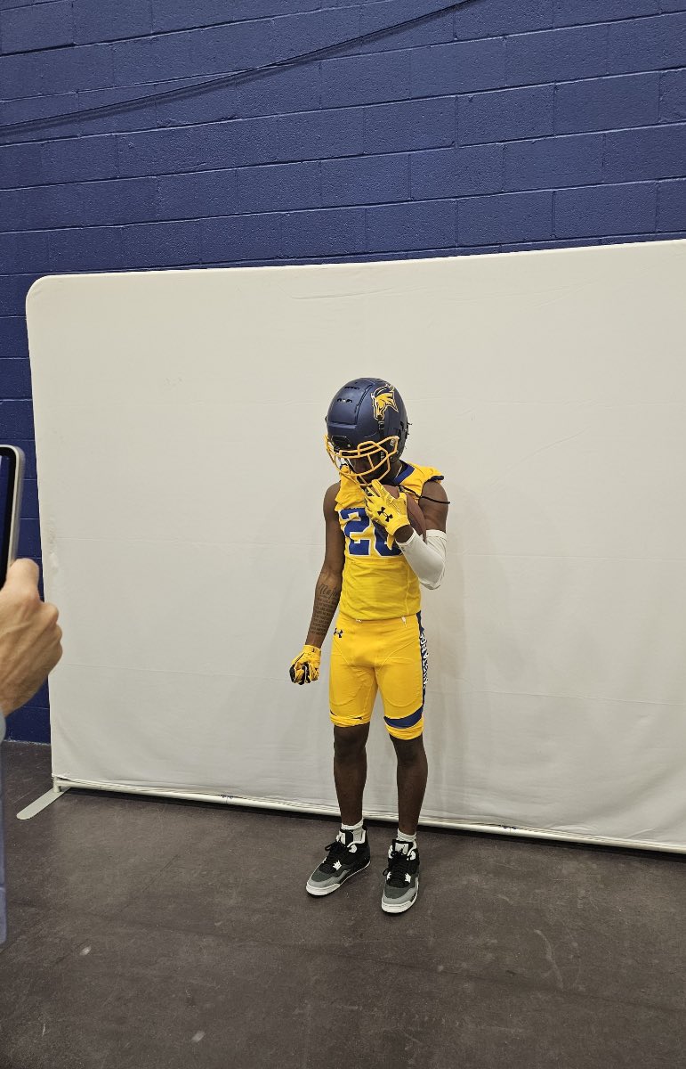 Saleemdixon (@saleemdixon13) on Twitter photo Enjoyed My Visit this weekend meeting the coaches and seeing <a href="/mjcmustangs/">Monroe Mustangs FB</a>
<a href="/oc_lincoln/">coachOCLincoln</a> <a href="/jarrettpaul25/">Jarrett Paul (JP)</a> <a href="/Paul_Litvak/">Coach Litvak</a> <a href="/coach_D_lincoln/">Joe DeSiena</a> Enjoyed My Visit this weekend meeting the coaches and seeing <a href="/mjcmustangs/">Monroe Mustangs FB</a>
<a href="/oc_lincoln/">coachOCLincoln</a> <a href="/jarrettpaul25/">Jarrett Paul (JP)</a> <a href="/Paul_Litvak/">Coach Litvak</a> <a href="/coach_D_lincoln/">Joe DeSiena</a>