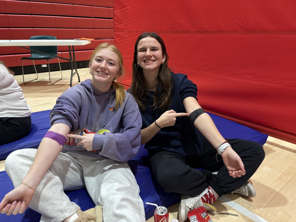 🙌 Huge thanks to our high school blood donors!

“High school blood drives are some of our favorites. Thank you for helping to save local lives!”

These young heroes are saving lives right in their own communities. 

Be part of the change—donate now! 🔗 bitly.versiti.org/3DaSHlw