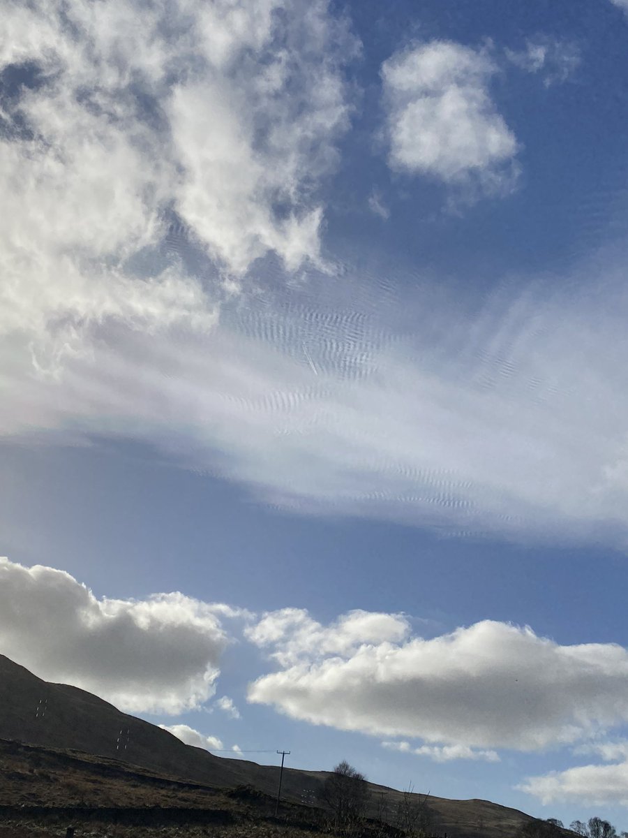 honeyp2's tweet photo. @SeanBattyTV cool clouds earlier in the west https://t.co/1k4sPJmMnQ