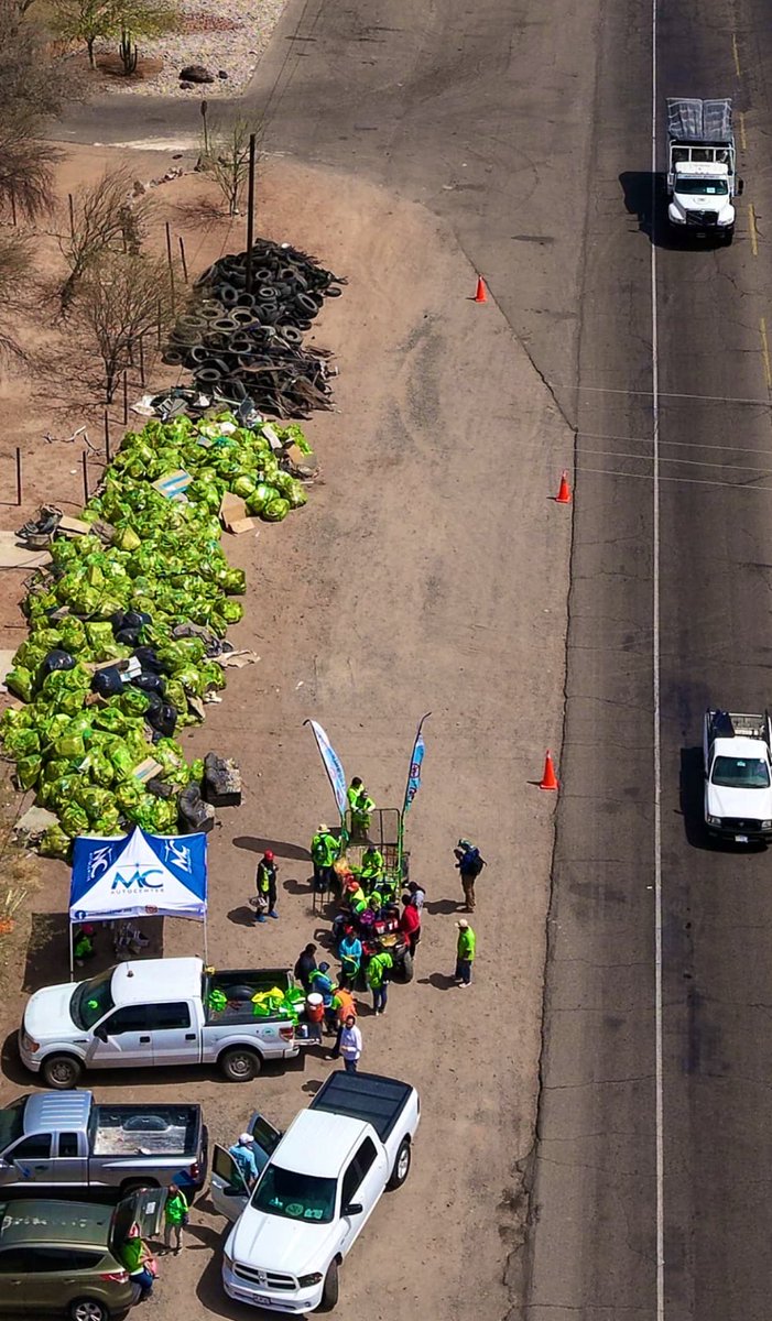kinolimpio's tweet photo. Gran participación en la Megalimpieza del Carretón 2025 de la Costa de Hermosillo.

👨‍👩‍👦‍👦 30 Empresas y familias participantes
📍4 Puntos localizados en la Carretera de la Costa de Hermosillo
🚮 946 Bolsas Jumbo de Basura
🛞 788 Llantas Recogidas

Se logró exponer el problema y acordar agenda entre sociedad y gobierno.

¡MUCHAS GRACIAS!