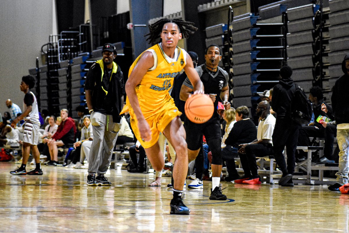 AE5 3SSB 2026 guard/wing Jerrin Samuel is a real five-tool dude. Contributes in every way. Scores it from every level, very good passer, hits the glass, defends multiple spots. He's going to be a name this spring and summer that becomes very popular with Division I programs.