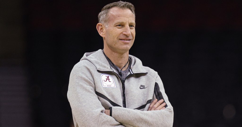 blakebyler45's tweet image. Welcome to the offseason.
I've put together a roster tracker for you to keep up with who's staying and who's leaving Alabama basketball over the coming weeks.
It'll be regularly updated with each change until the roster is complete:
on3.com/teams/alabama-…