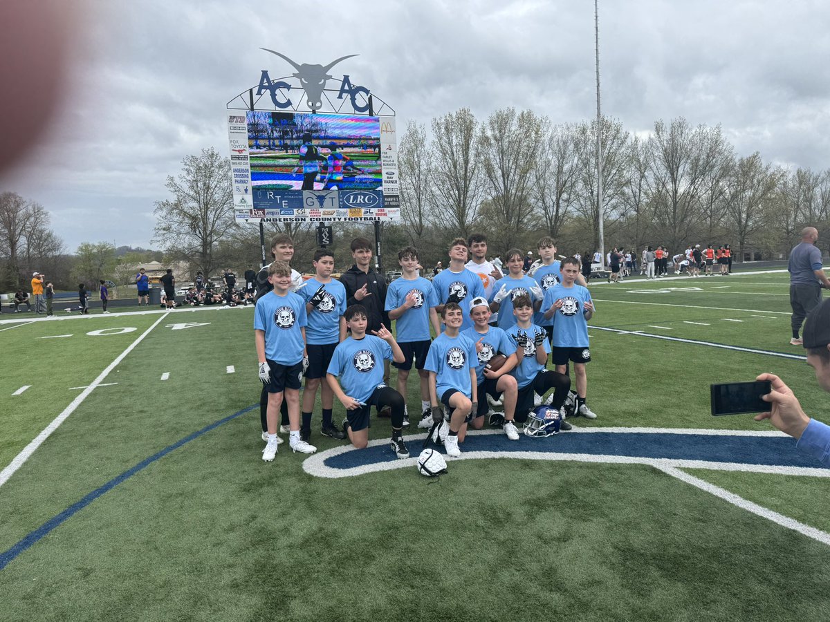 drnoe5's tweet image. BIG  ups to those Rising 8th grade Norris Senators playing @CodeBlue7on7 style TODAY!

Winning the Gunslinger  League year end Tourney! Appreciate Coaches @codymiller_15 @logan39520327 @LandenHensley3 and @LukeCarroll51 

Super proud of these kids and Coaches! @Norris_Senators!