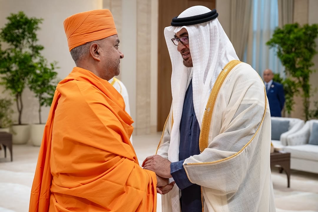 AbuDhabiMandir's tweet photo. We thank the President of the UAE and the Ruler of Abu Dhabi, HH Sheikh Mohamed bin Zayed Al Nahyan for warmly receiving Swami Brahmaviharidas of the Abu Dhabi Mandir at the Eid receptionwhich included the rulers and deputy rulers,  dignitaries and national officials. @wamnews https://t.co/EOHoLoSZsH
