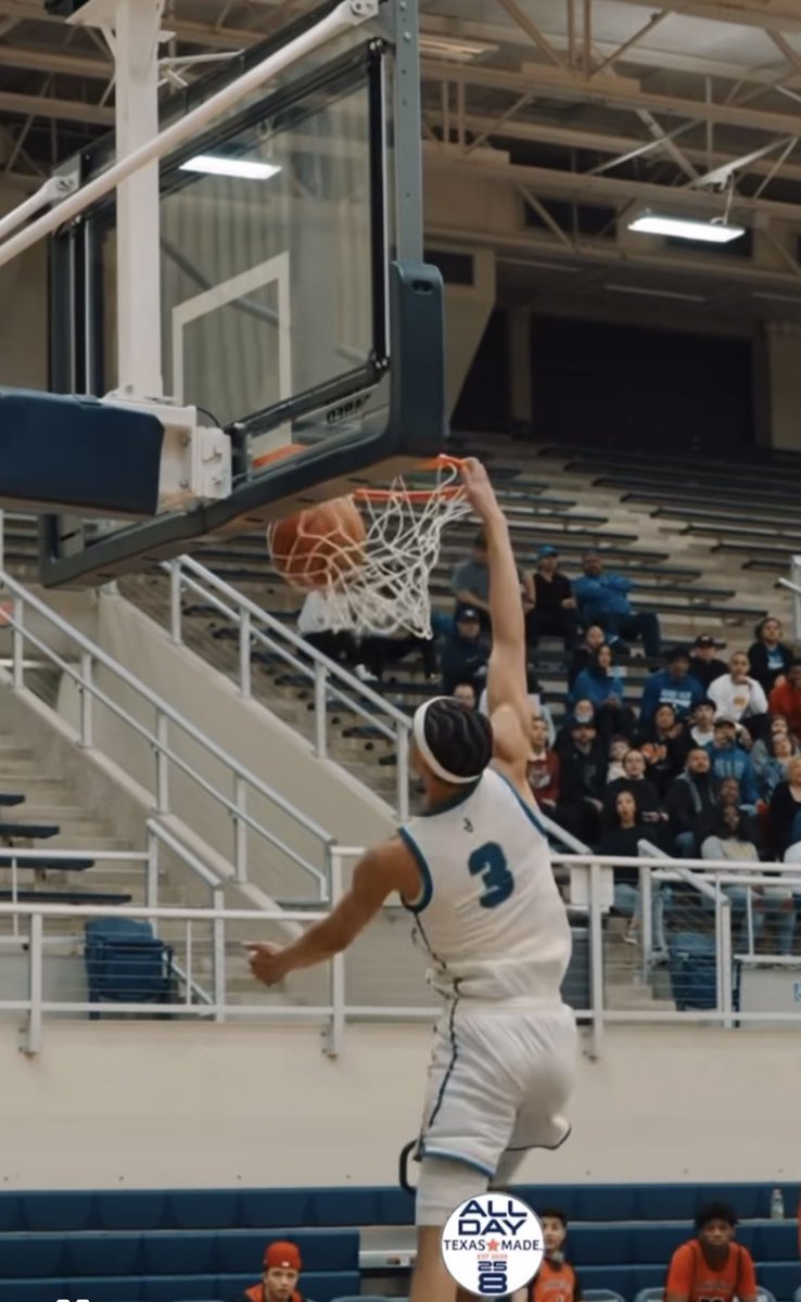 Coach Taylor (W.) tweet media