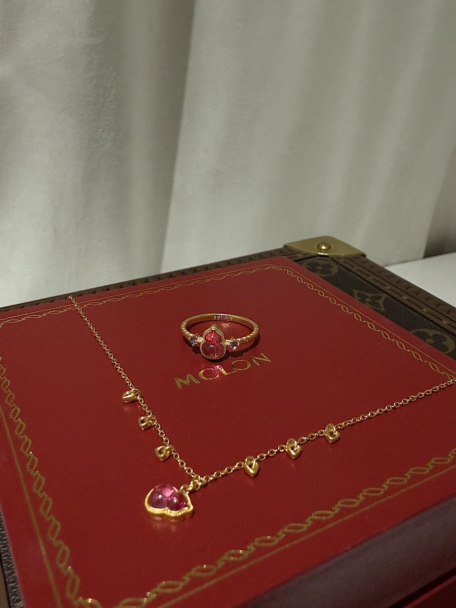 I received a gift as soon as I came back. It was very beautiful.