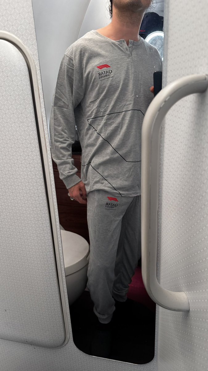 VanniHashimoto's tweet image. as an F1 fan, living for these new @qatarairways qsuite PJs