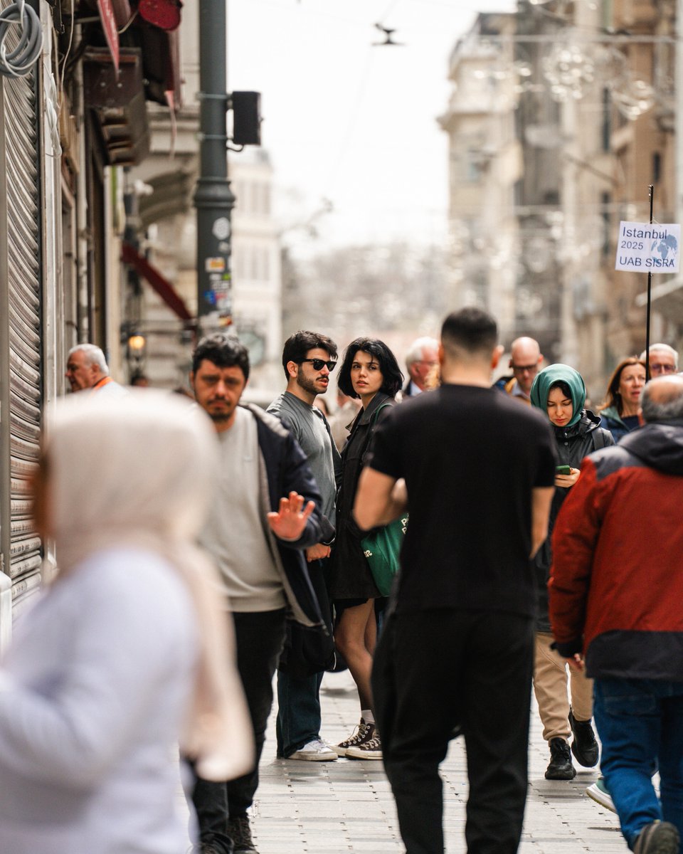 Imagine the X community helps me find this random couple in #Istanbul. 🤔🇹🇷