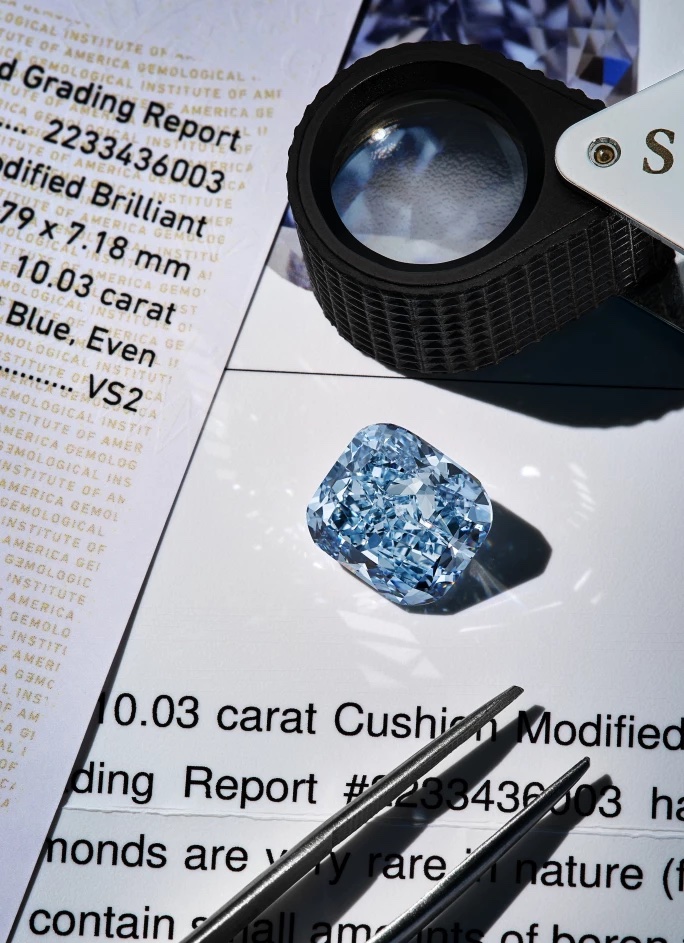 RuleProperties's tweet image. The Mediterranean Blue was unearthed in South Africa as an impressive rough weighing 31.93 carats. It was subsequently fashioned into the present 10.03 carat cushion-shaped diamond.

ow.ly/zY5z50VqW9H for the full article!

#RuleProperties