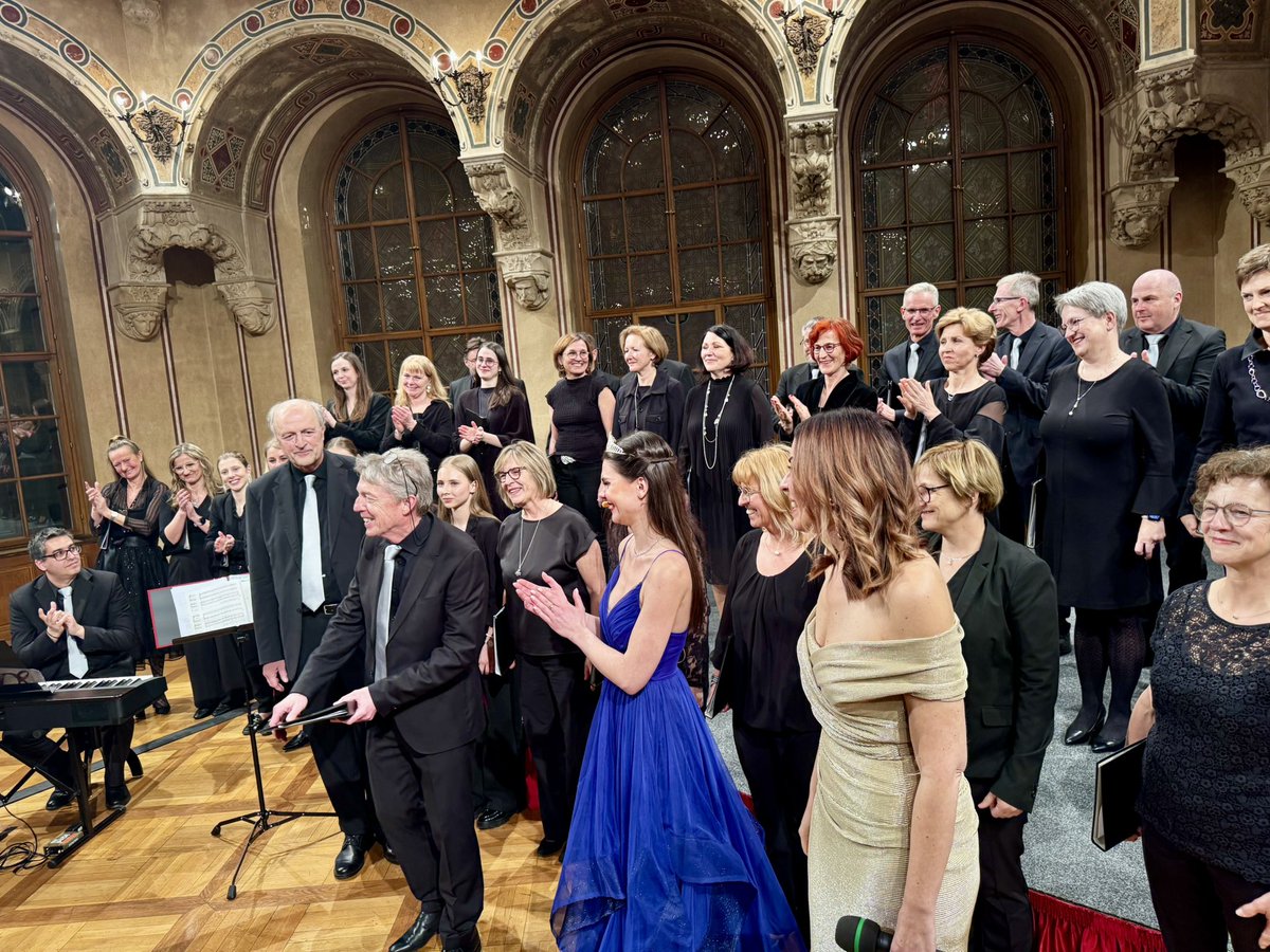 Prof Dhiraj Gupta (@dhirajguptabhrs) on Twitter photo What a show put on by our multi talented <a href="/EHRAPresident/">EHRAPresident</a> at the faculty dinner #EHRA 2025 .
Unforgettable performances ๐๐ What a show put on by our multi talented <a href="/EHRAPresident/">EHRAPresident</a> at the faculty dinner #EHRA 2025 .
Unforgettable performances ๐๐