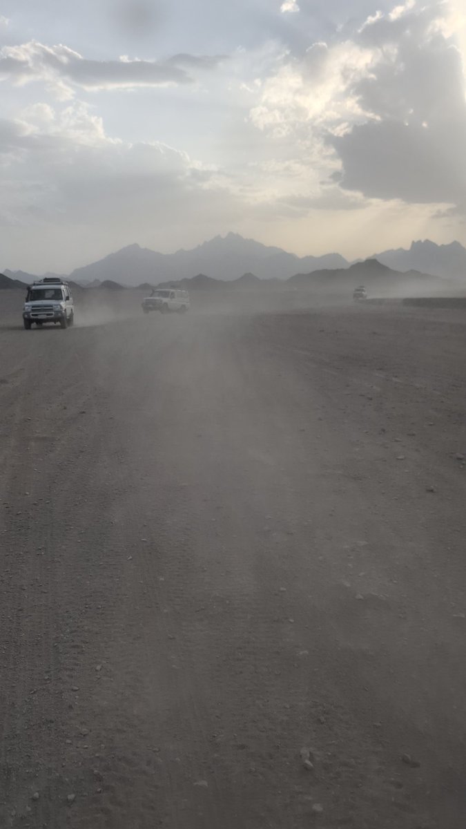kooschie's tweet photo. Geile Stimmung in der Wüste bei Sonnenuntergang und aufwirbelendem Sand... Hat was von George Miller
#egypt #desert #hurghada #safari

Shot  on #GooglePixel9pro @madebygoogle https://t.co/lGKk4fPRPp