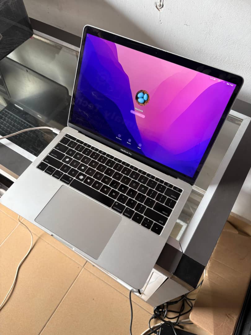 PMTechGroups's tweet image. APPLE MACBOOK PRO 2017
INTEL CORE i5 
2.3 GHz DUAL CORE 
8GB RAM 2133 MHz 512GB SSD
INTEL IRIS PLUS GRAPHICS 640 1536 MB
13-INCH SCREEN SIZE 
TYPE -C CHARGER 
--------------------------------------------
💸GHC 6200
☎️0241700337
--------------------------------------------