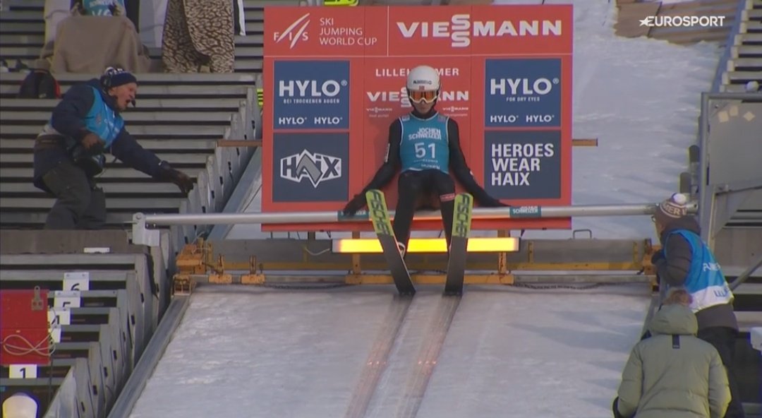 kamyczkowe's tweet photo. Subiektywne podsumowanie sezonu na screenach:

Zaczęło się od mocnego uderzenia... banerem reklamowym 
#skijumpingfamily https://t.co/nNtmBnWBa0