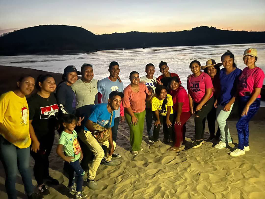 Movimiento Revolucionario TUPAMARO Vzla. (@tupamaromrt_) on Twitter photo "La juventud entusiasta, comprometida y en vanguardia de la revolución, es la fuerza motriz de la transformación social."
Fidel Castro ⭐
🔴⚫ Desde la Comuna Ayacucho en el Municipio Atures Estado <a href="/AmazonasMRT2/">AmazonasMRT</a> nuestra juventud rebelde participó junto a camaradas del Gran Polo "La juventud entusiasta, comprometida y en vanguardia de la revolución, es la fuerza motriz de la transformación social."
Fidel Castro ⭐
🔴⚫ Desde la Comuna Ayacucho en el Municipio Atures Estado <a href="/AmazonasMRT2/">AmazonasMRT</a> nuestra juventud rebelde participó junto a camaradas del Gran Polo