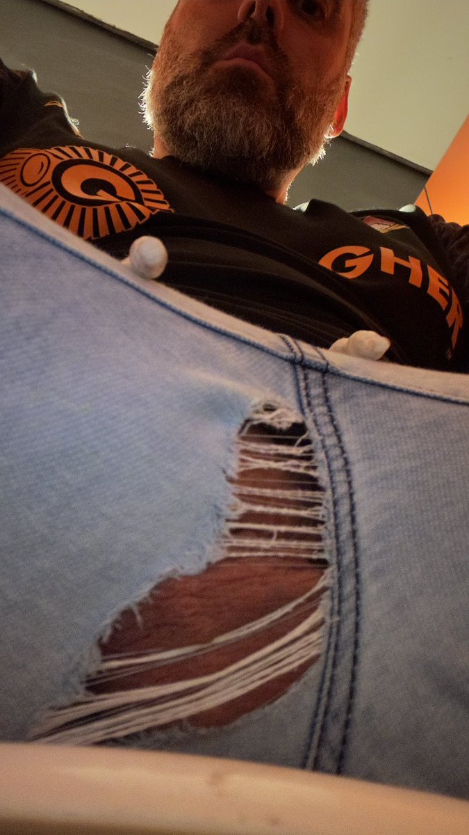 Qué manera de romper pantalones en esa zona… 🍆 #bulge #bigcock #ripper #bignutts