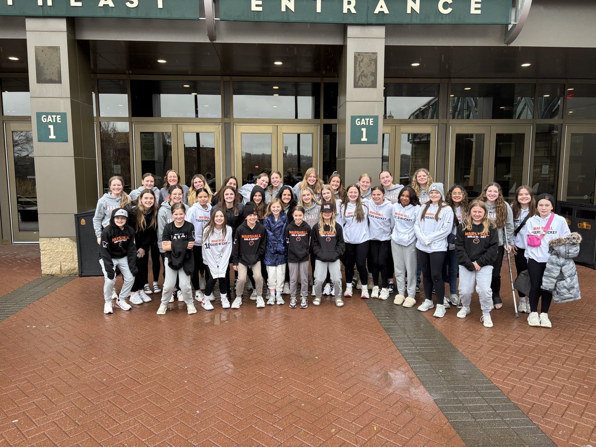 MHSgirls_Hockey's tweet photo. What a fun day with our @mshlamhockey  sisters at the frost game! @PWHL_Minnesota https://t.co/RrAylQjoOp