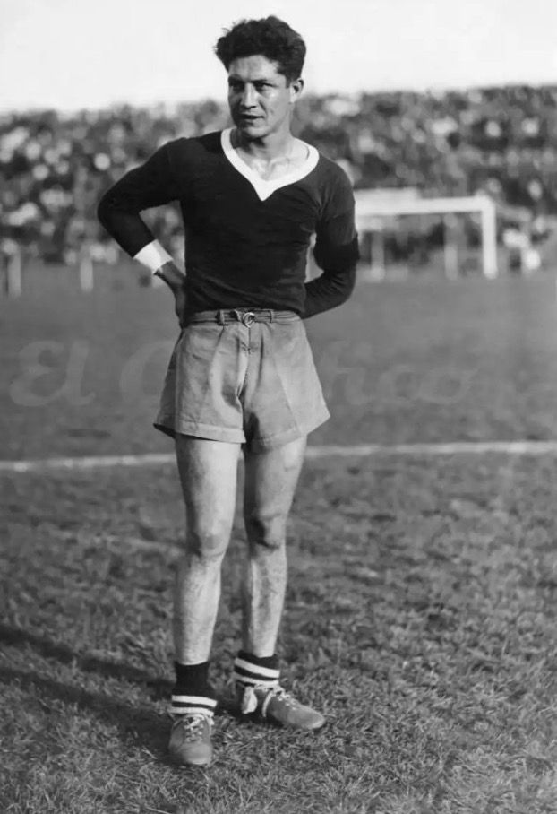 VSportsTM's tweet image. “No es que yo haya sido tan extraordinario, sino que tuve la suerte de jugar con compañeros excepcionales. Si algún mérito tengo, es haber respetado siempre a mis compañeros y a mis rivales ocasionales”, 

Arsenio Erico 🇵🇾, máximo goleador histórico del fútbol 🇦🇷 #LeyendaSports