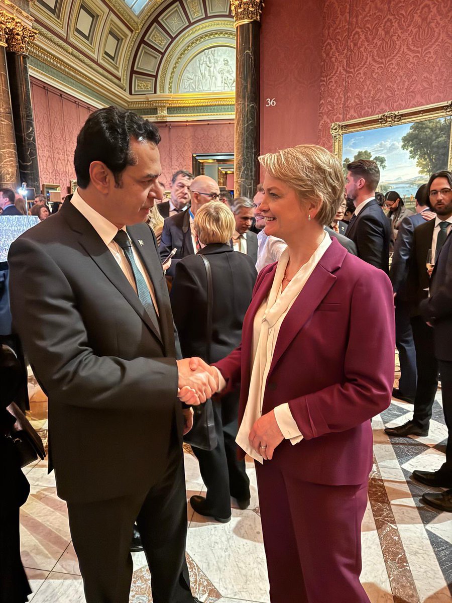 Great meeting <a href="/YvetteCooperMP/">Yvette Cooper</a> at the Reception hosted for Ministers—an interesting and insightful discussion! Looking forward to strengthening 🇵🇰🇬🇧 cooperation on Border Security and Migration-related matters at #BorderSecurityConference2025.

@Pakistaninuk 
<a href="/MohsinnaqviC42/">Mohsin Naqvi</a>