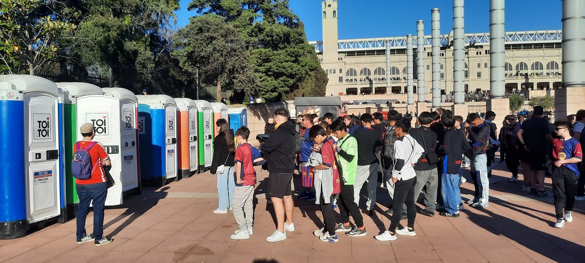 Un consell..  si aneu al Lluís Companys com a visitants porteu bolquers.. o feu les vostres necessitats durant el partit.. en acabar no deixen
La raó no la sap ningú.. i el viatge de tornada es fa llarg..
<a href="/GironaFC/">Girona FC</a> 
<a href="/FCBarcelona_es/">FC Barcelona</a>