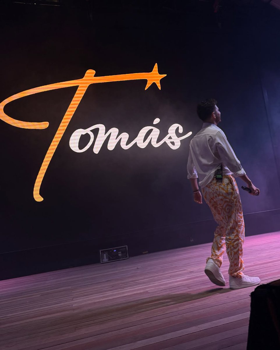 Sólo buena energía en los @latinomusicgroup 👊🏻⚡️

Gracias chicos por tremendo outfit😮‍💨
Fashion Designer: @nellqter
Styling: <a href="/josepalacios19/">Marthajuarezyalonsop</a>

.

#músicalatina #esteestomas #show #singer #colombia