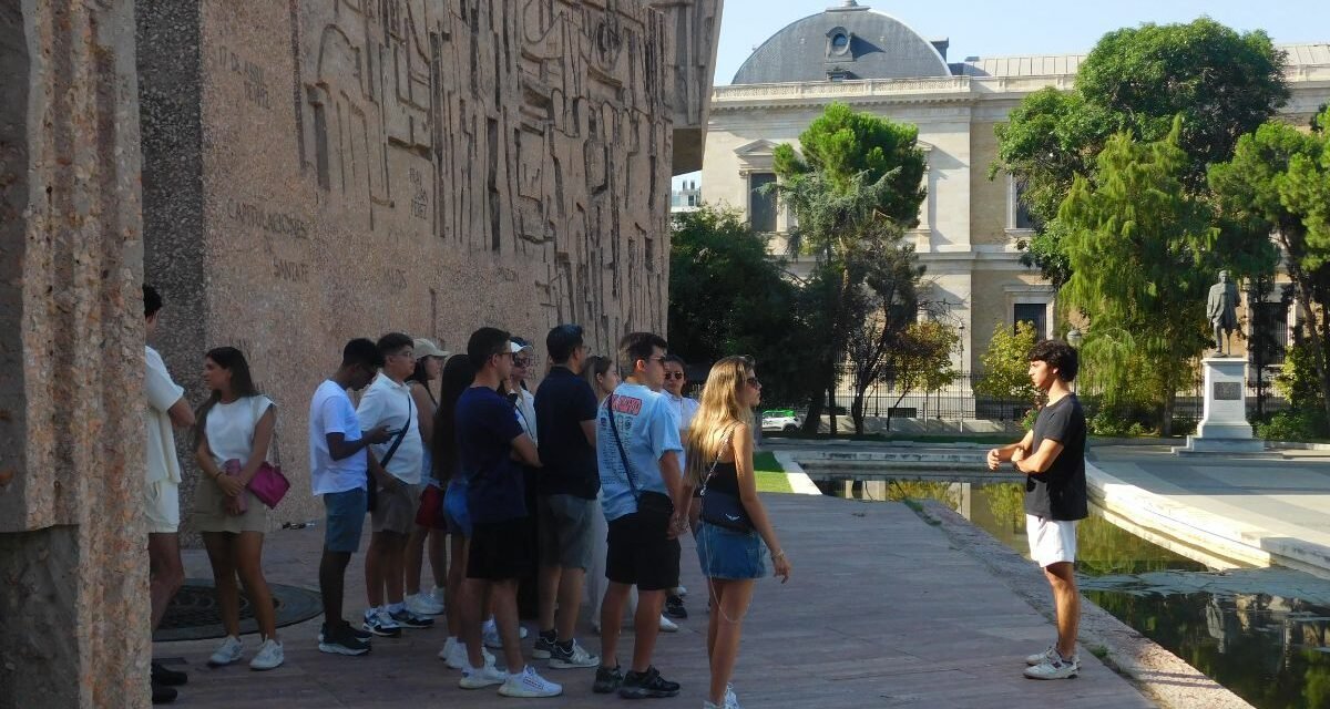 24 estudiantes de #ArquitecturaUCAB recorrieron 5⃣ ciudades de España para conocer, de cerca, obras emblemáticas de la arquitectura clásica, moderna y contemporánea de ese país, en el marco de un programa piloto de aprendizaje vivencial de la Escuela.

➡️goo.su/E6ZrM