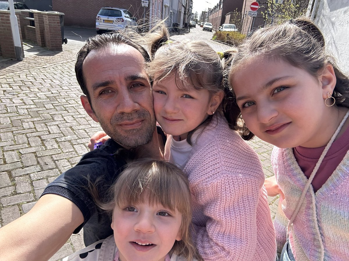 عيدي هذا العام هو وجودهم بجانبي، هم فرحتي وسعادتي. كل عام وأنتم بألف خير ❤️🌙 #عيد_الفطر