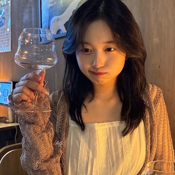 nutriecitq's tweet image. ⠀⠀⠀⠀⠀⠀⠀⠀⠀⠀⠀⠀☁️ 𓈒 ⠀⿸  🪵（ ō ㉨ ō )
⠀⠀⠀⠀holaaa, aquí llegó una bōt de haewon 
⠀⠀⠀⠀⠀⠀para recordarte cuanto te amo.