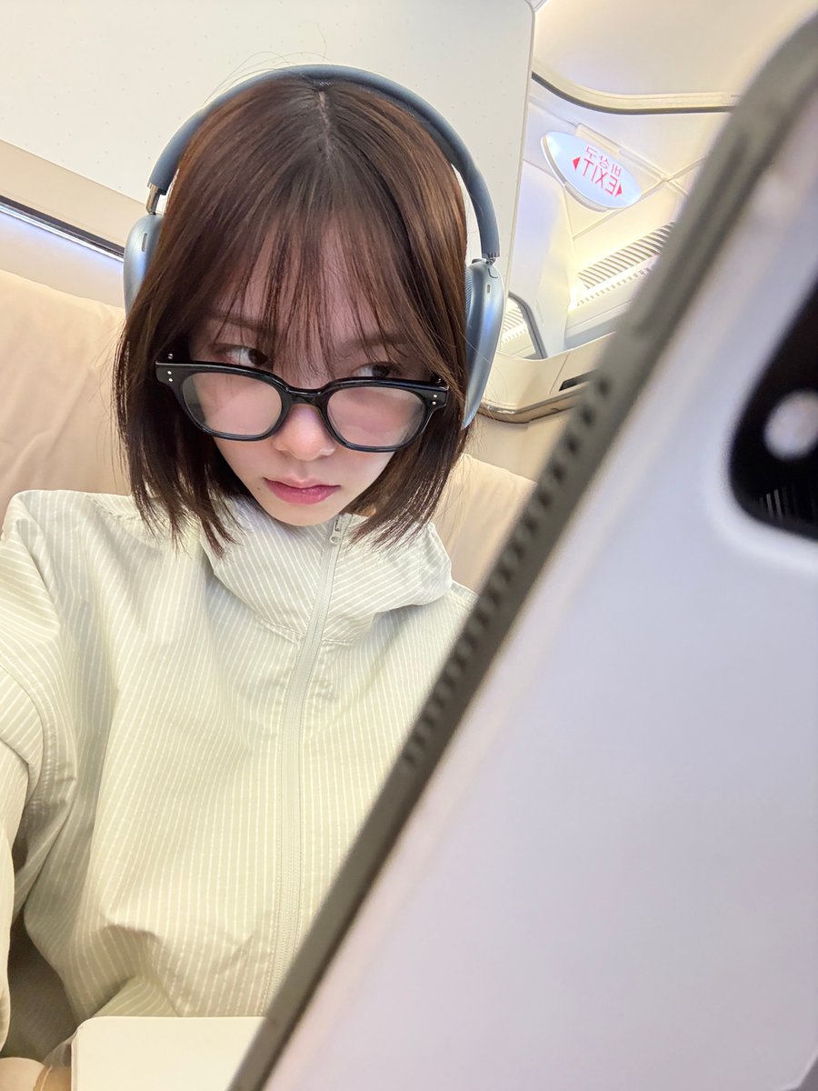 winrina_bbl's tweet photo. 💙💭 250331 / 250330
[3:47am KST / 11:47am PDT] 

+pic 

+pic

“I’m heading back to Korea”

+pic

“I’m going to enjoy an amazing flight”

“Preparation complete” https://t.co/nLPwL3r7Bk