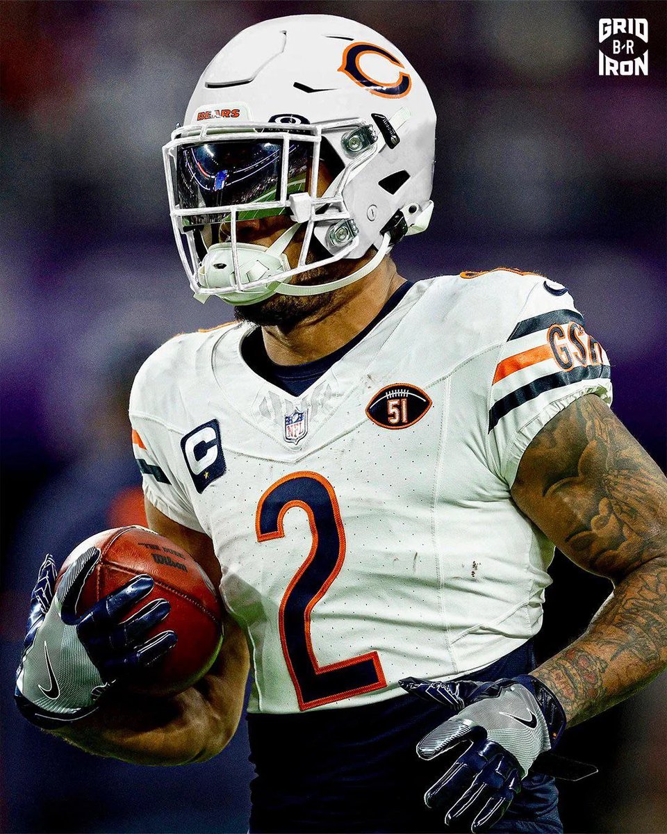 SleeperBears's tweet image. Would you want to see the #Bears release an all white alternate look?

Polar Bear unis would be tough 🔥