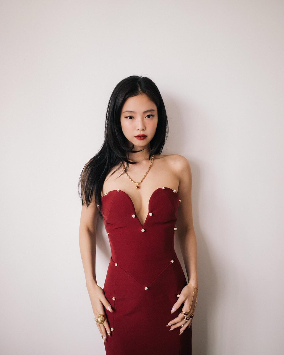 jenniepics's tweet photo. jennie instagram update https://t.co/p9MIFDnZjR