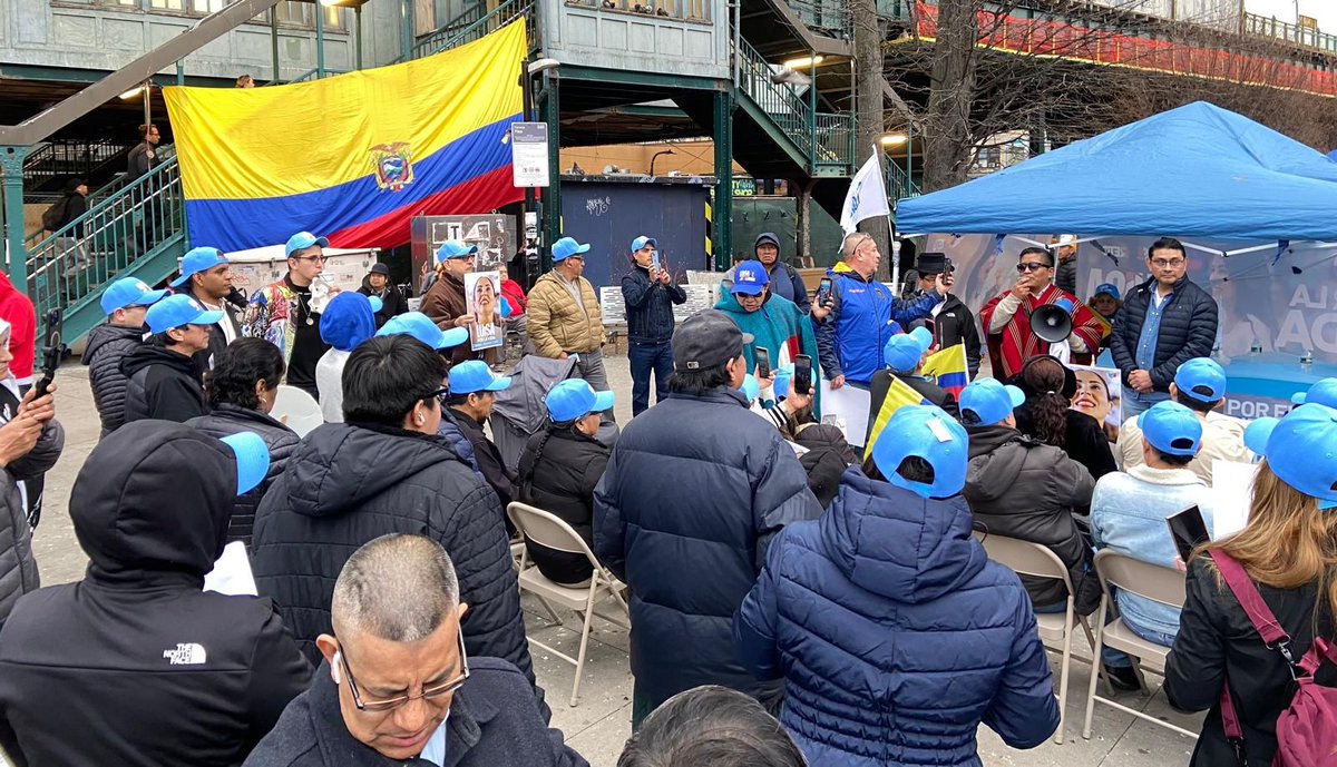 ¡El pueblo unido jamás será vencido!
La comunidad ecuatoriana en Nueva York presente en unidad con los hermanos indígenas y Pachakutik por <a href="/LuisaGonzalezEc/">Luisa González</a> en el lanzamiento de campañas, segunda vuelta electoral. Vota todo 5 este 13 de abril. <a href="/MashiRafael/">Rafael Correa</a>  <a href="/RC5Oficial/">Revolución Ciudadana</a>