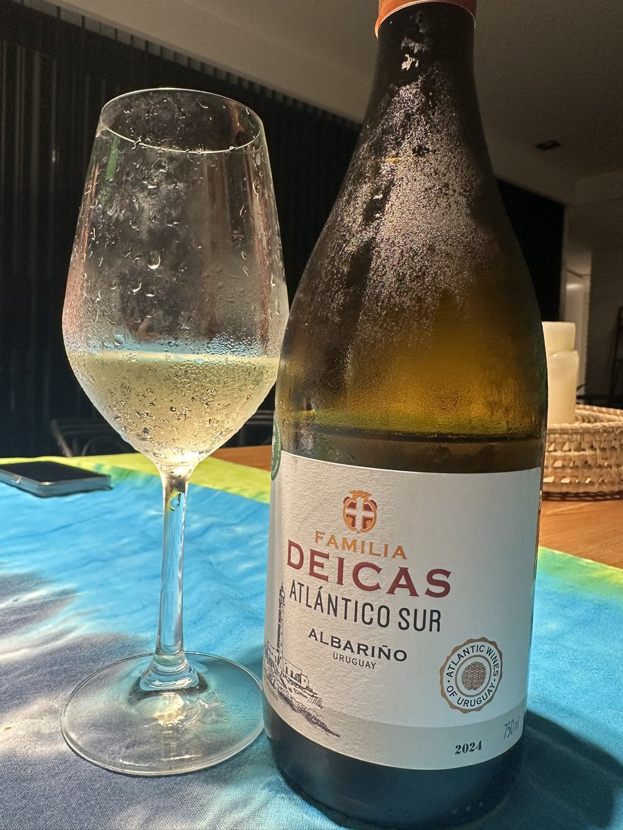 Que lindos que son los albariños de Uruguay 
Este de <a href="/FamiliaDeicas/">Familia Deicas</a> está muy bien
Salud 🥂