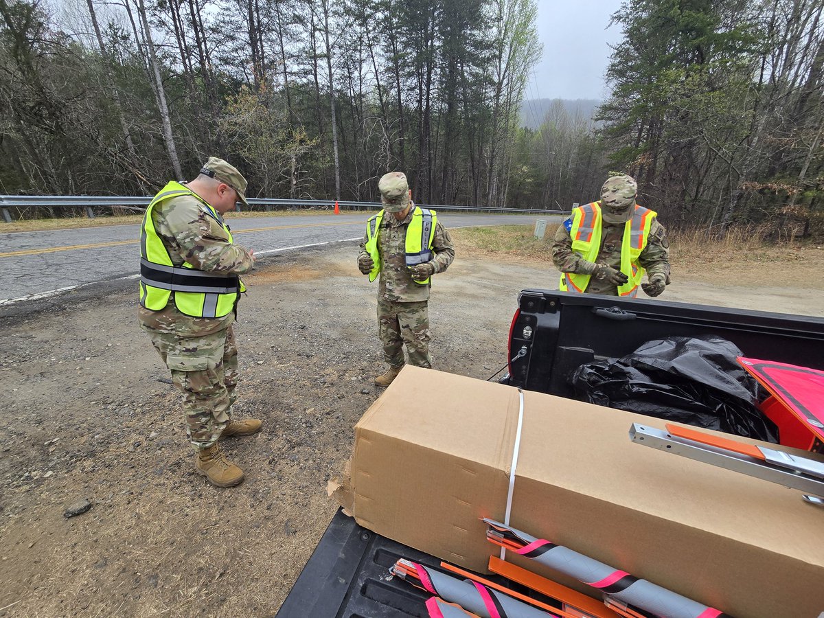 SCSG1670's tweet image. The South Carolina State Guard continues to perform the logistics necessary to allow personnel at the Table Rock Wildfire to do their job and focus on keeping fire crews safe and well equipted. #wildfire #tablerockcomplexfire #SCMedia #tablerockcomplex #scwildfire #scang #SCSG