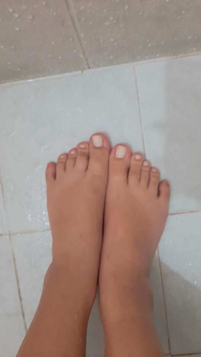 Valen_Benachi's tweet photo. Vendo fotos de pies 🤍
#fotos #fotospies #pies #piesbonitos https://t.co/uTCjjROvbV