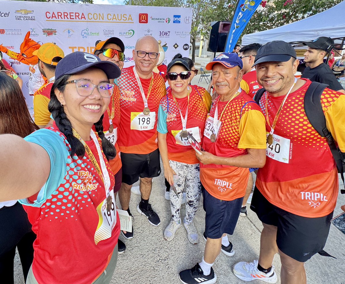 ArmandoMdzaMx's tweet photo. Hoy participamos en la #CarreraconCausa a beneficio de @triple777 
#FamiliaMendoza 
#NadanosDetiene https://t.co/uWhNzReOGN