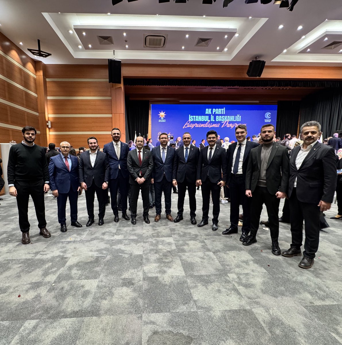 Evimizdeydik, bayramlaştık. 

Ramazan Bayramımız mübarek olsun. 🤲

📍AK Parti İstanbul İl Başkanlığı