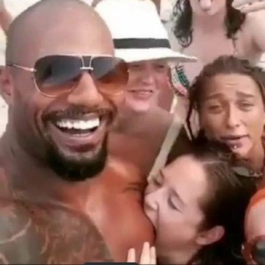 esse tweet é um cabaré, quanto tempo você chegou atrasado?