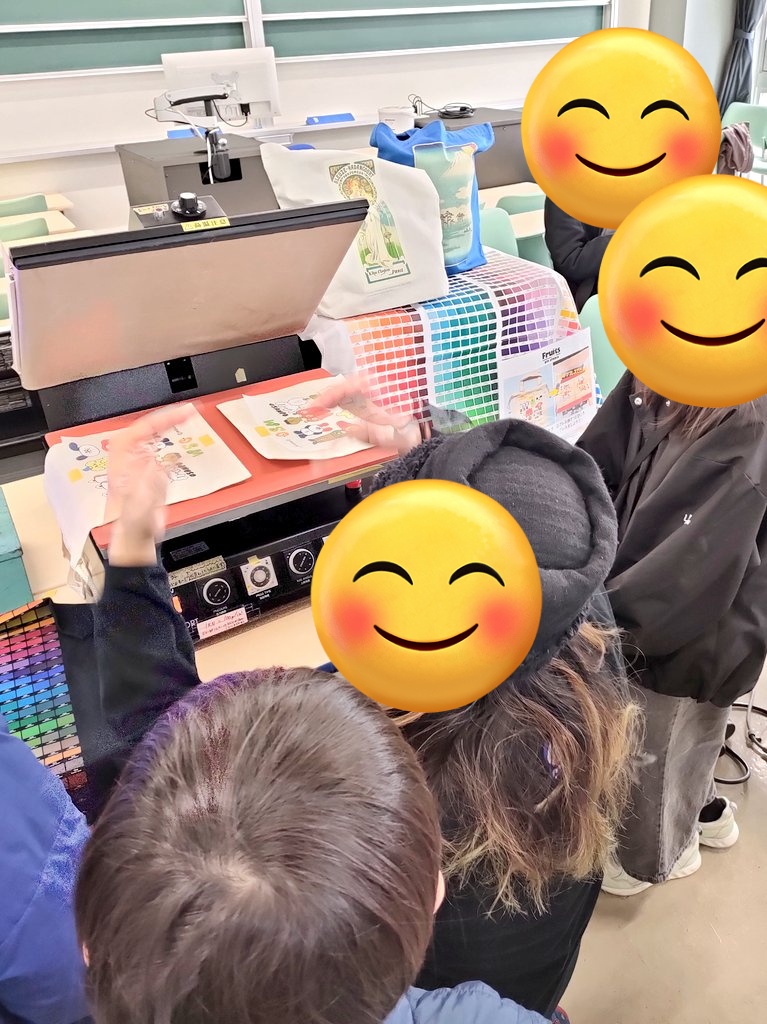 【ワークショップコレクション in 福岡 2025】

広大な九大伊都キャンパスへはじめて行きました。

子供達がとても楽しそうで素晴らしいイベントでした🎪

夢があってよい✨️

#ワークショップコレクションin福岡2025