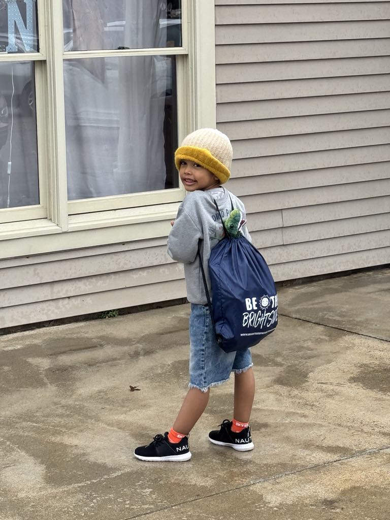 🌞🚍It was a successful launch into rural Mahoning County today!  62 kids experienced the Sunshine Bus for the very first time today!  #bethebrightside 🌞🧡💙