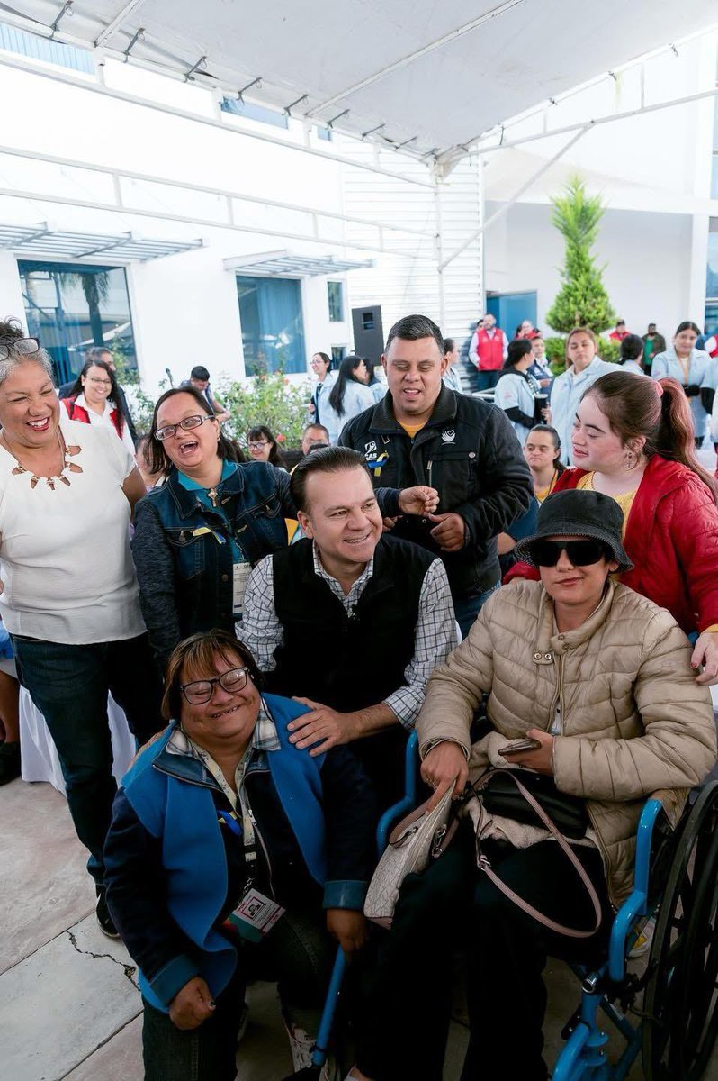 LaloSerranoZ's tweet image. #LaserInformativo

#Durango|| Reconocen padres de familia el respaldo de @Marisol_rosso y @EVillegasV al CREE y al CAM

Padres de familia del Centro de Rehabilitación y Educación Especial (CREE) reconocieron el respaldo del gobernador Esteban Villegas Villarreal y la presidenta…