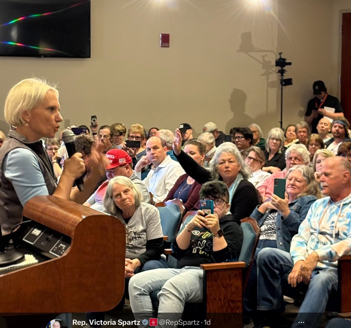 waysandmeans71's tweet image. Man, you are brave. These radical leftists look dangerous.