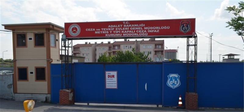 Metris Cezaevi’nde tutuklu gençlere hijyen ve beslenme engeli

Metris Cezaevi’nde kalan tutuklu gençler, temel hijyen malzemelerinin kendilerine verilmediğini ve kötü muameleye maruz kaldıklarını belirtti.

siyasihaber10.org/metris-cezaevi…