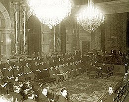deleslletres's tweet photo. El 31 de març del 1706 van cloure les darreres Corts catalanes, un "model per excel·lència de parlament medieval".
Fins a 226 anys després (el 6 de desembre de 1932) Catalunya no tornaria a tenir Parlament, presidit per Lluís Companys, peró amb atribucions molt limitades. https://t.co/ZUjtqJxvun