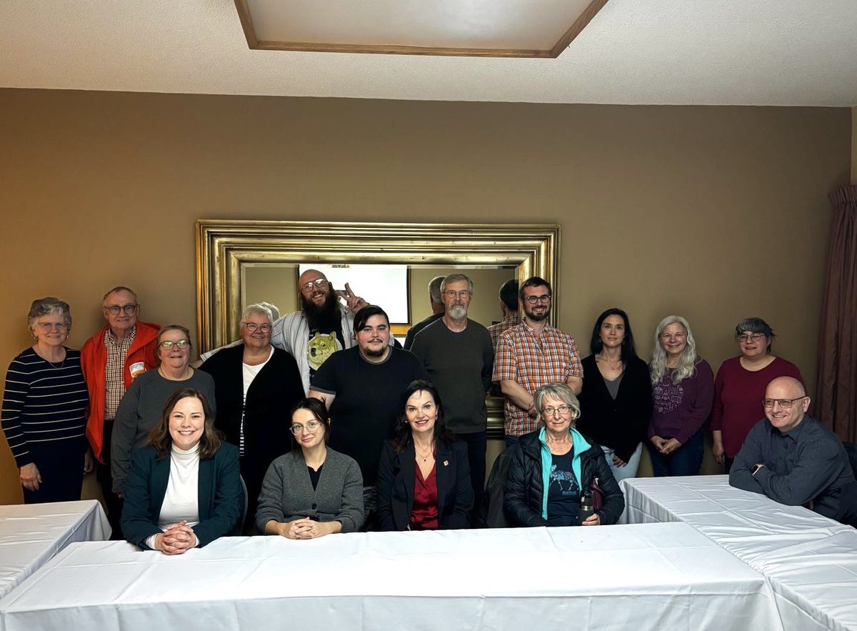 All over Alberta people are looking for something better than a Premier on team Trump - fantastic meeting with my of them in Medicine Hat! #AbLeg
