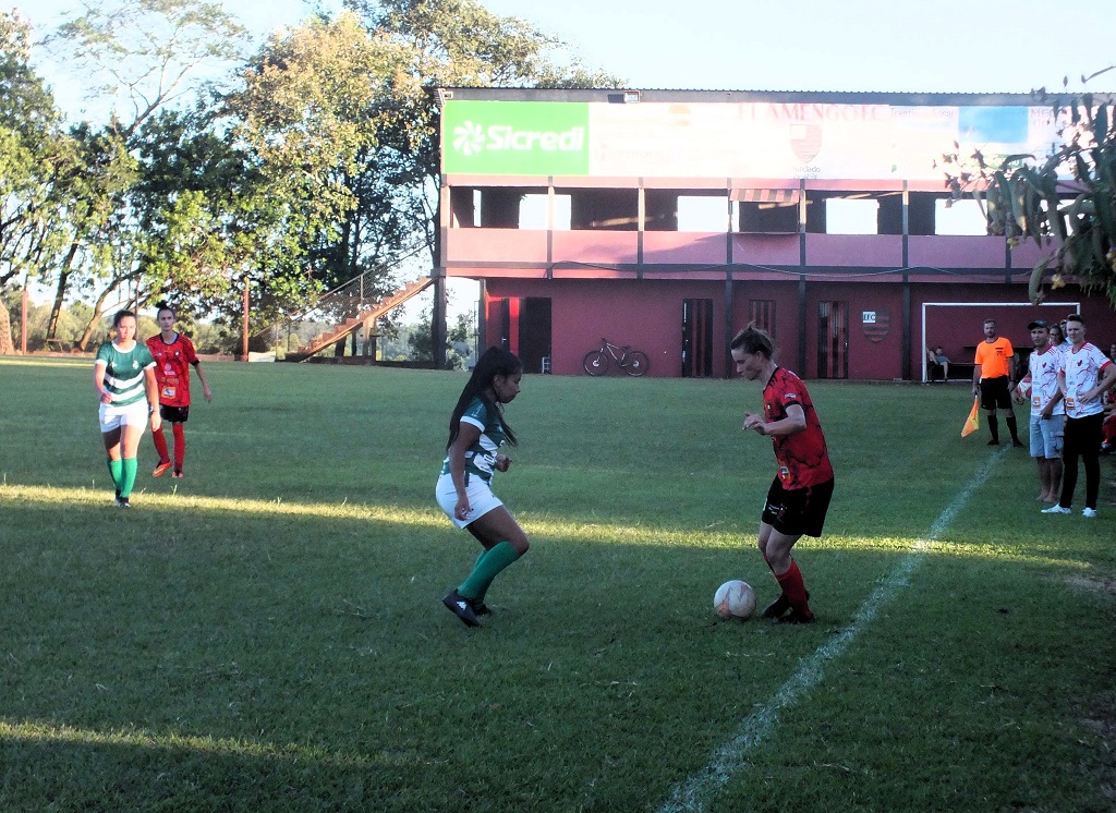 Clecioruver's tweet image. Guia Crissiumal - Nas semifinais do futebol feminino regional Flamengo e São Jorge empataram em 0 a 0 guiacrissiumal.com.br/noticias/30-03…
