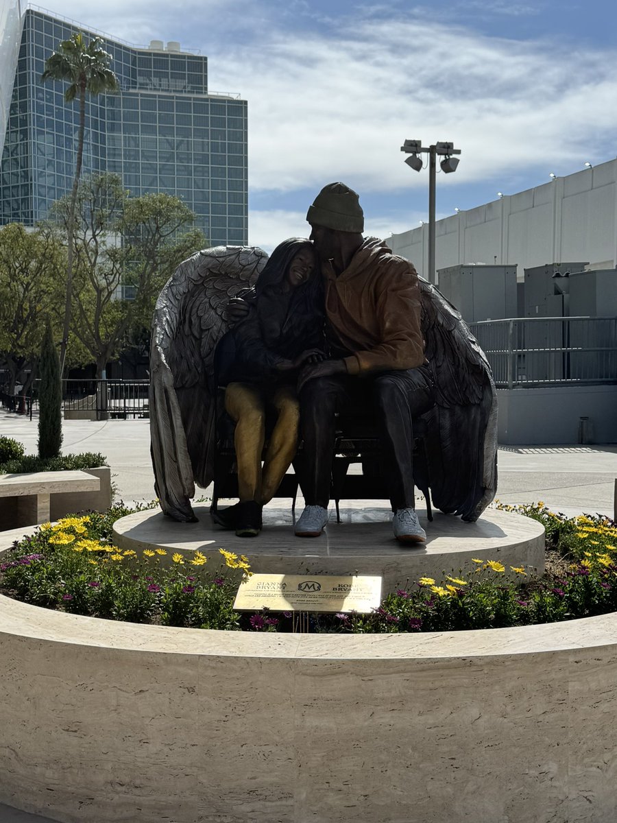 Jbui15's tweet photo. @kobebryant @Lakers https://t.co/XhUuwNJ2Ap