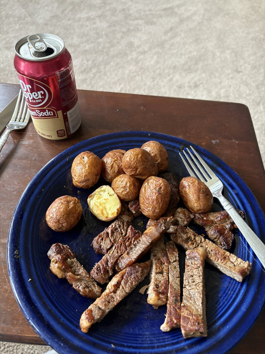 HogginCribbs's tweet image. Accidentally cooked it well done on the back burner focused on the potatoes. #inconsolable #sundayscaries